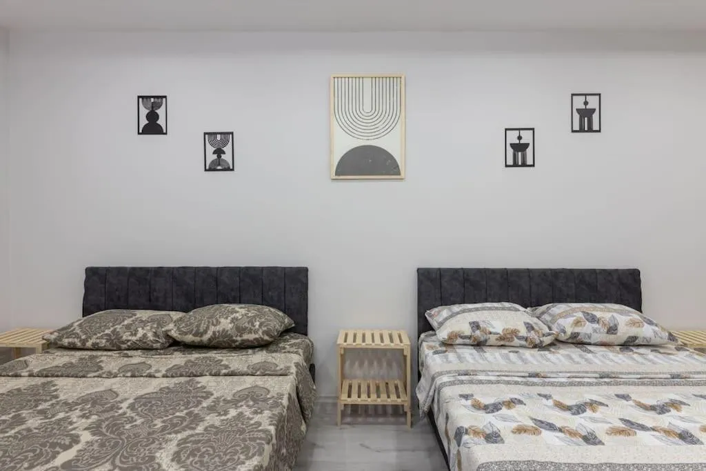 Image 1 of 1-Kaleiçi ve Markantalya’ya yakın Büyük Ev