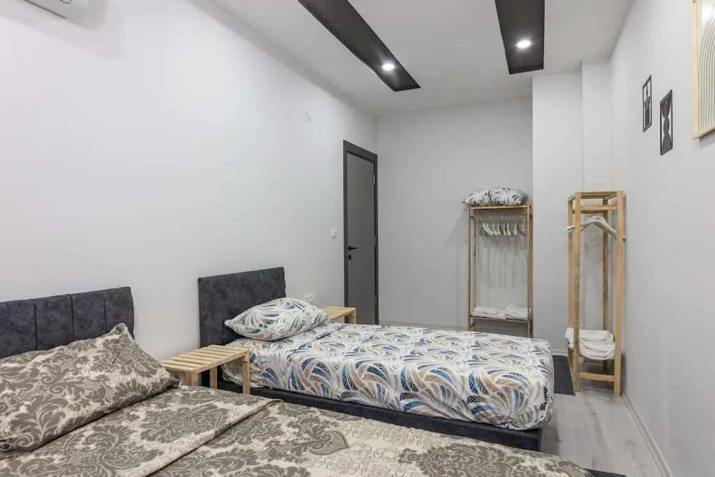 Image 1 of 3-Şehir Merkezinde Büyük Daire 3 Yatak Odası