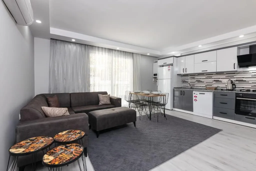 Image of 4-3 Yatak Odalı Büyük Daire Kaleiçi Yakını