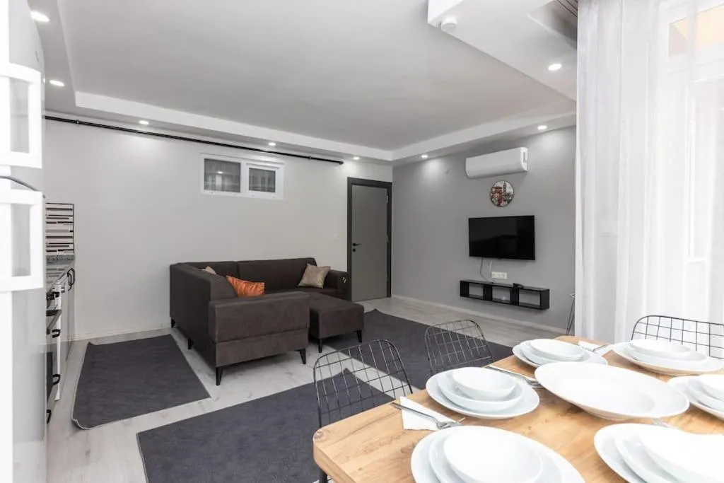 Image 4 of 6-Şehir Merkezinde Büyük Modern Daire