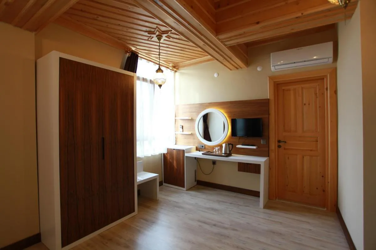 Image 2 of Bacchus Pension