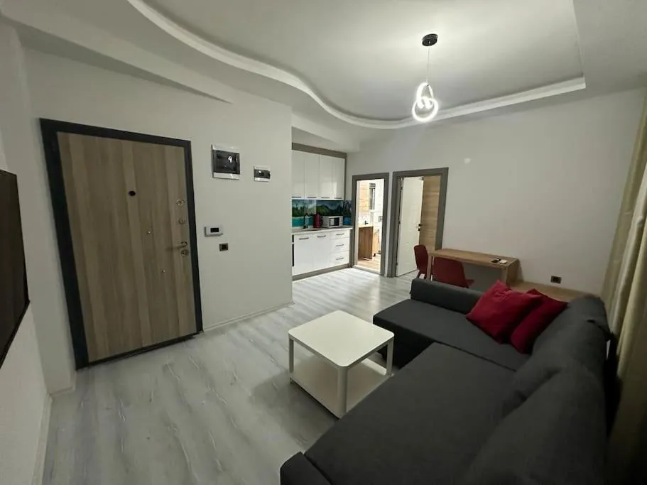 Image 2 of Denize yakın konforlu daire