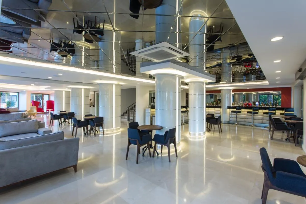 Image 4 of Falcon Hotel