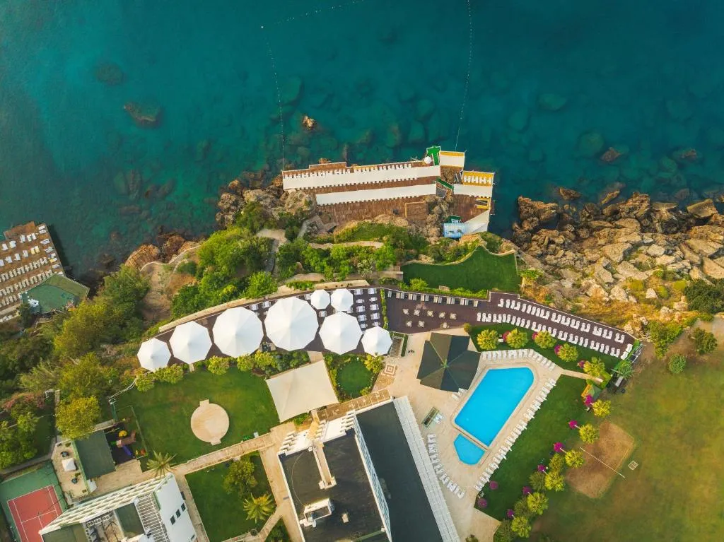 Image of Falcon Hotel