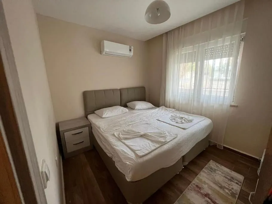 Image 1 of Giriş kat,Merkezi konum, Alışveriş merkezi karşısı’3′