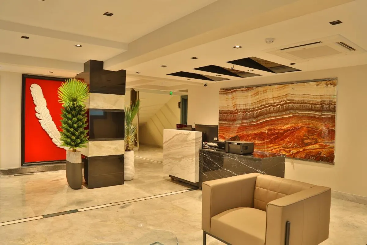 Image 4 of İn The Middle Hotel
