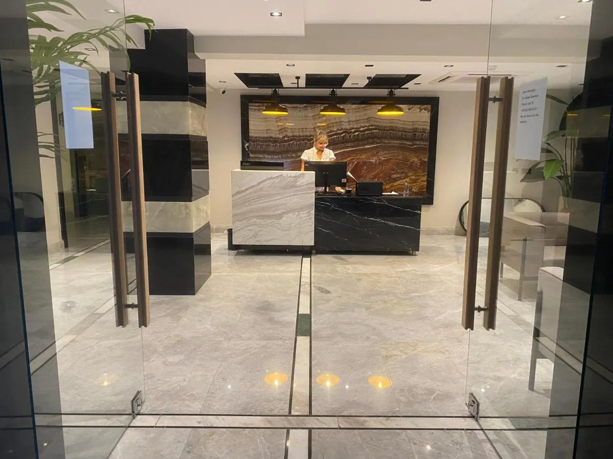 Image 6 of İn The Middle Hotel