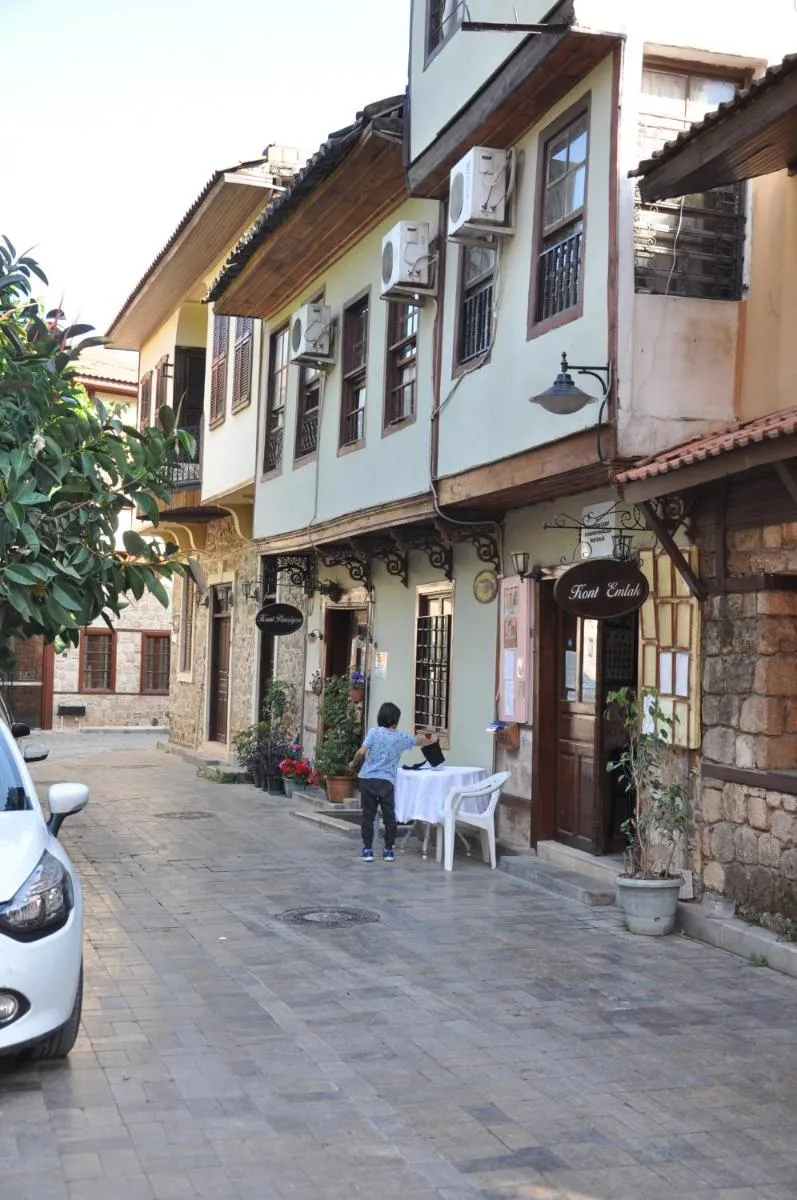 Image 1 of Kont Pension
