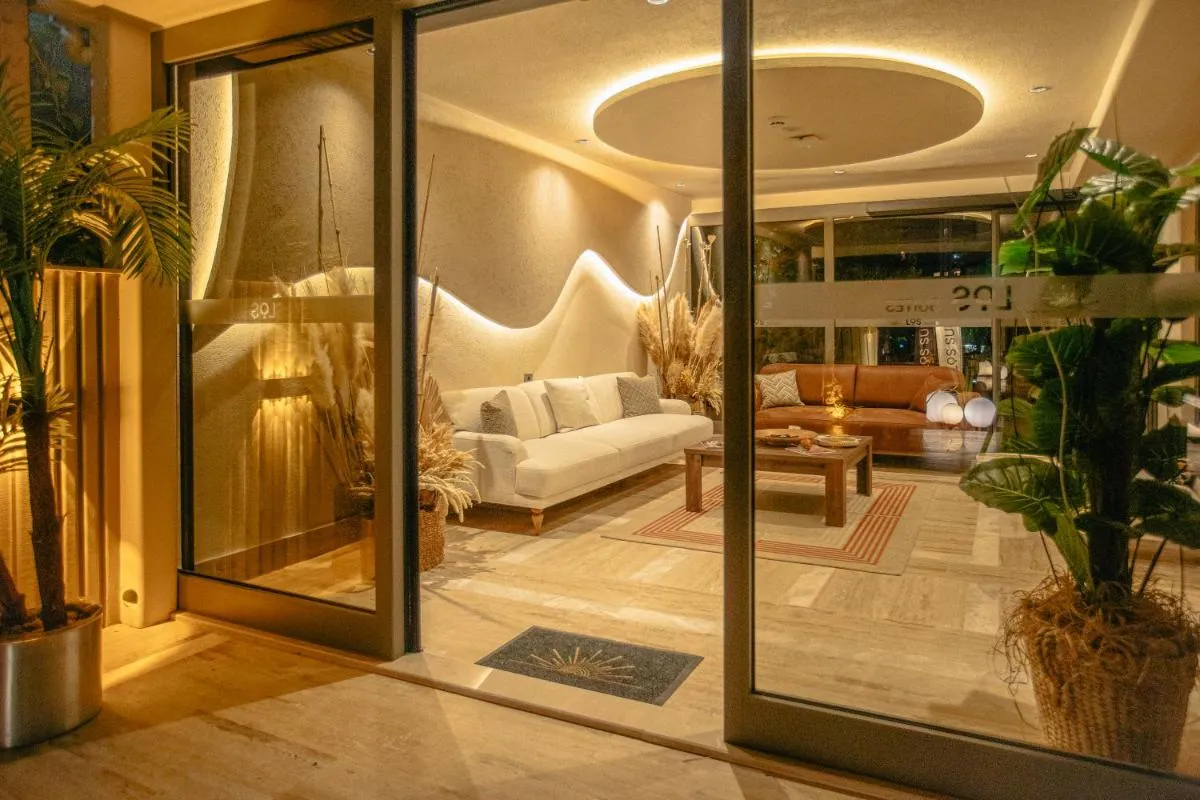 Image 1 of Los Suites