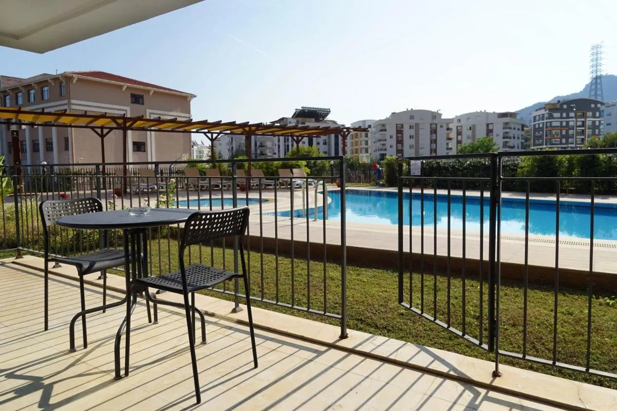 Image 3 of MENE SUITES