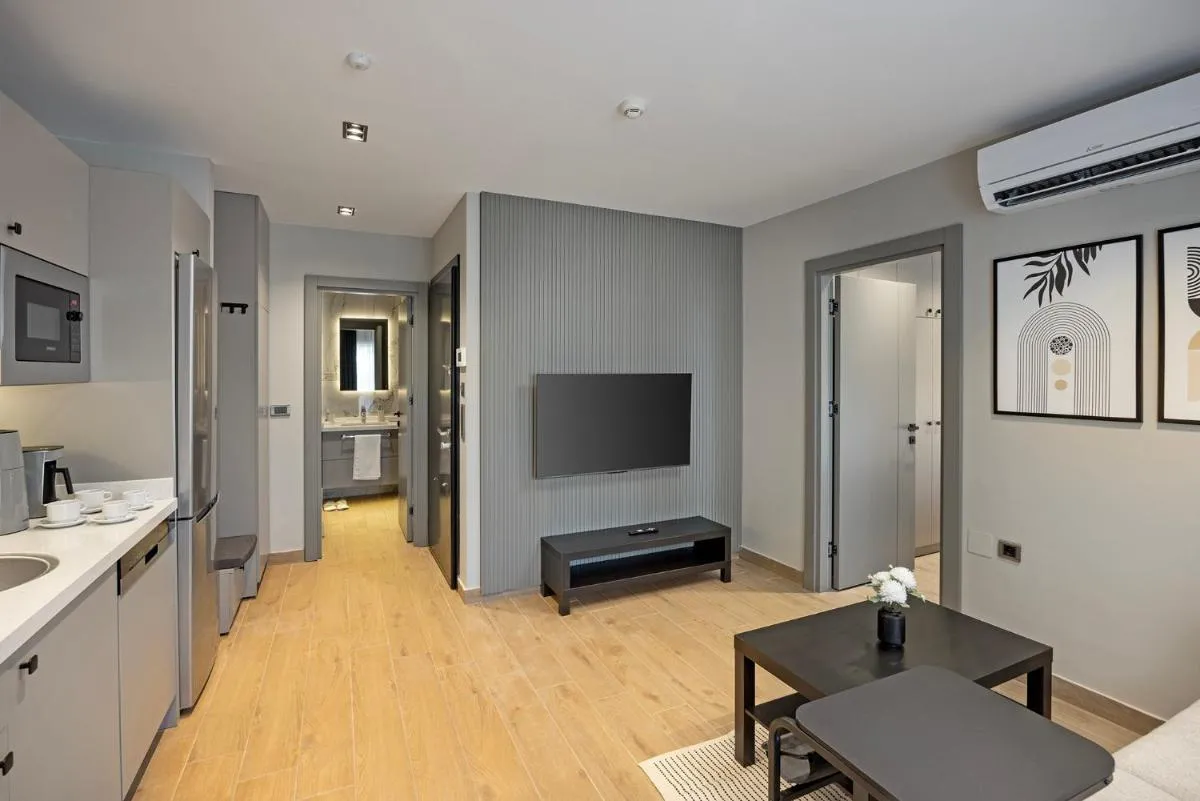 Image 4 of Mel House Lara