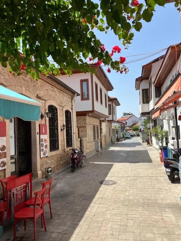 Image of Sabah Aparts