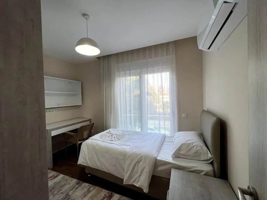 Image 1 of Spacious flat close to Erasta’8′