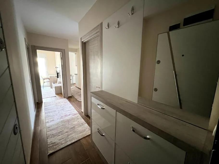 Image 2 of Spacious flat close to Erasta’8′