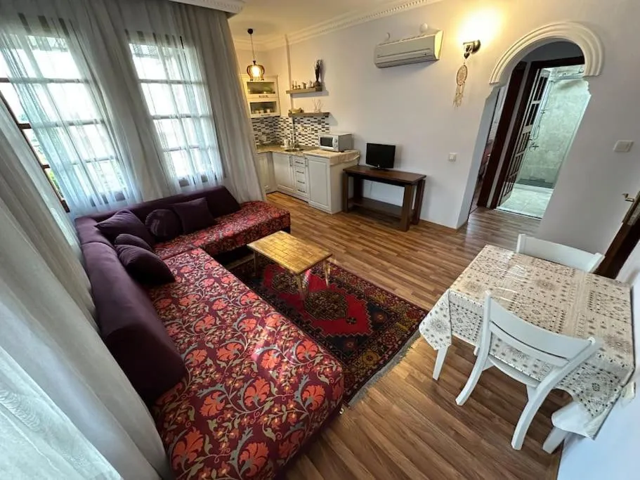 Image 2 of Sultan Suite – Entrance Floor