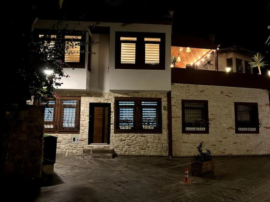 Image of Sunny Antalya VILLA in kale içi Antalya 7 persoons
