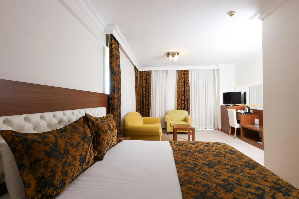Image 1 of The Corner Park Hotel