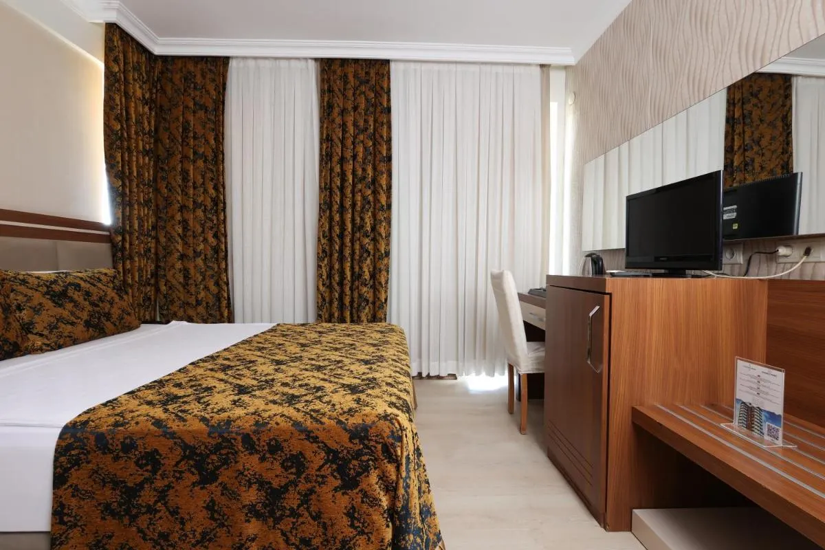 Image 5 of The Corner Park Hotel