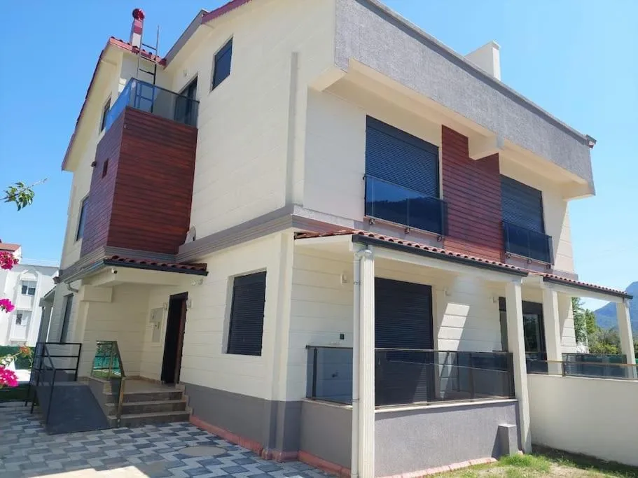 Image 2 of Villa Isra 5 plus 1 Bedroom Villa Private Pool and Garden