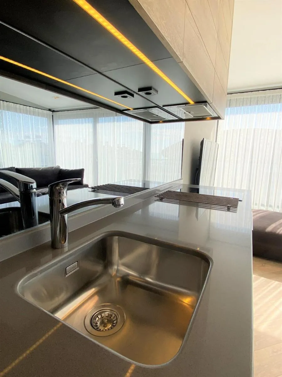 Image 4 of Z-Suites