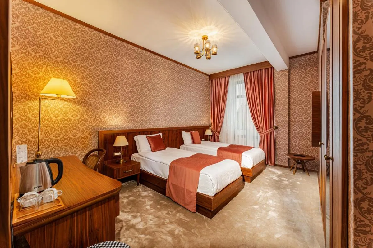 Image 1 of 74 Otel