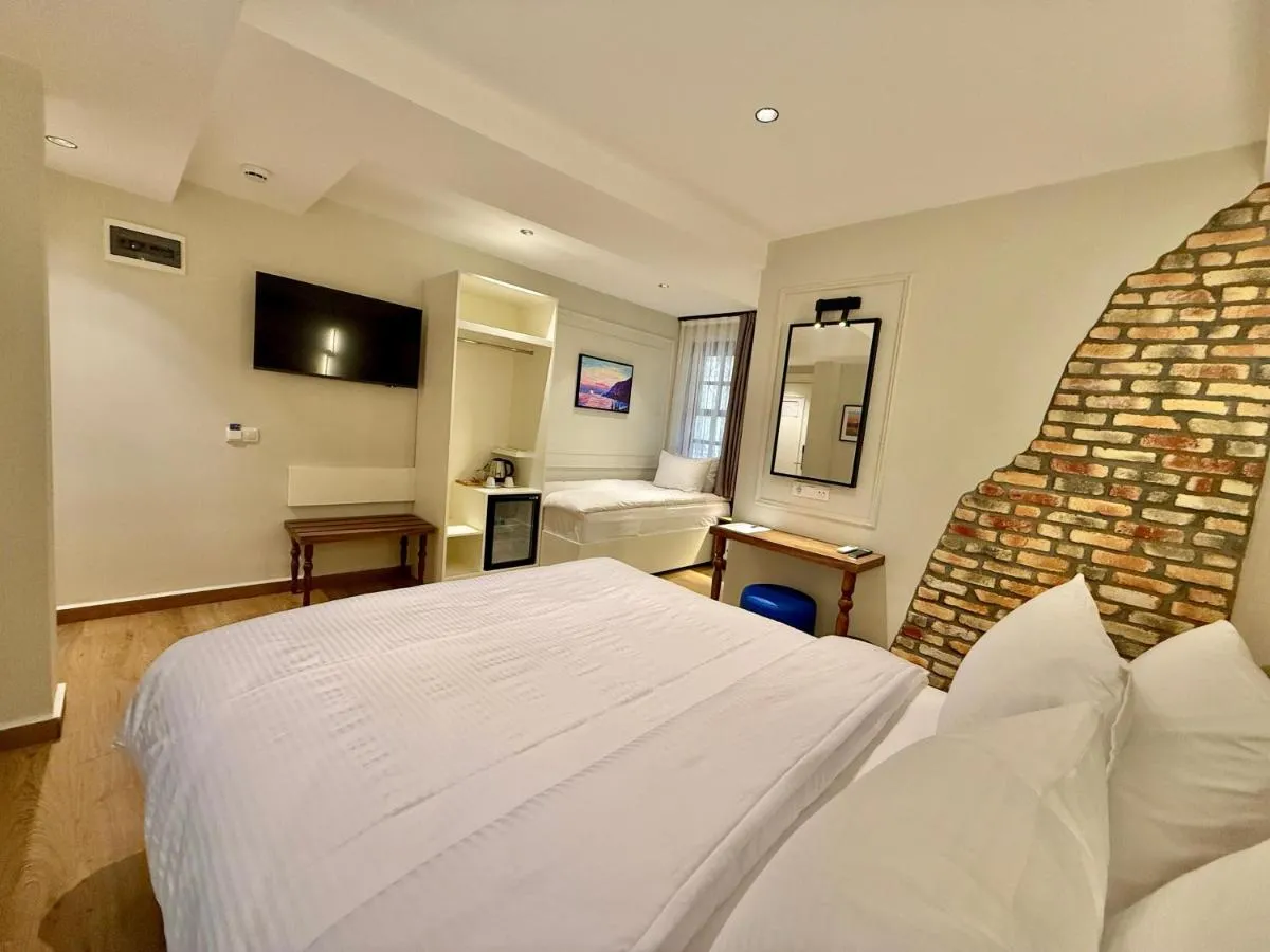 Image 2 of Adria Inn