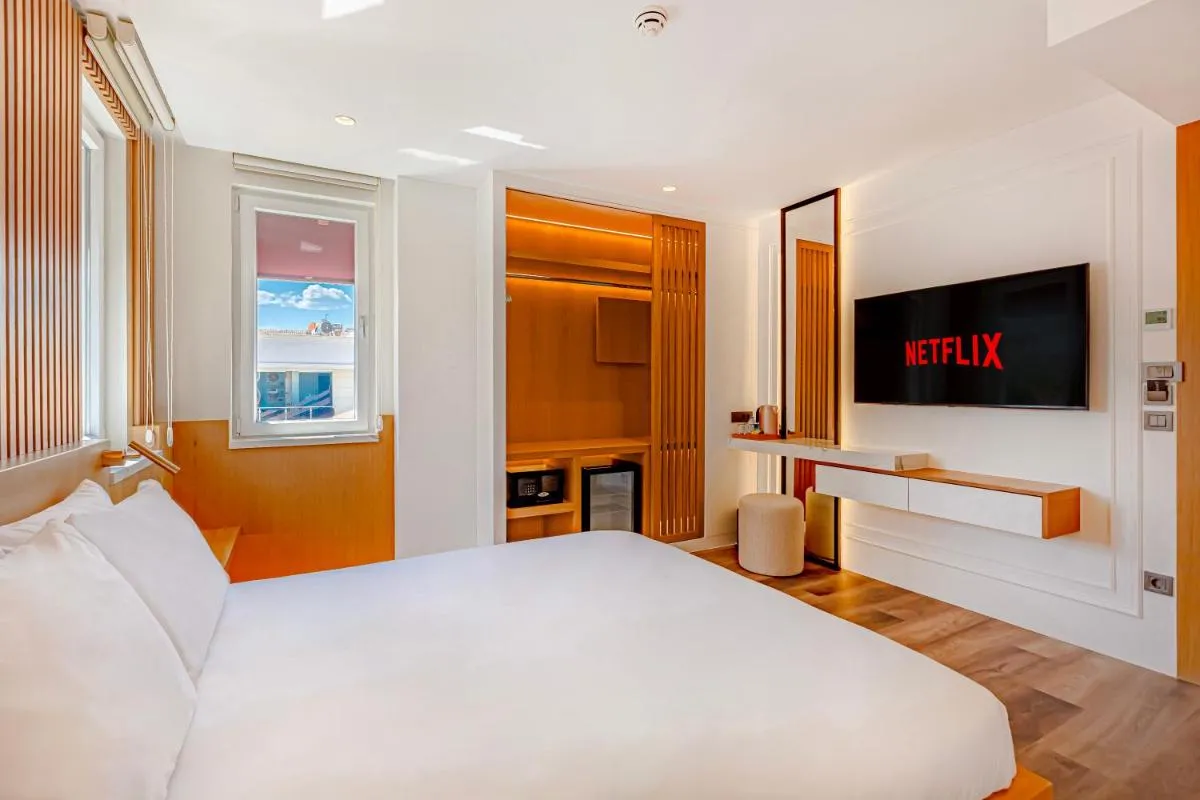 Image 3 of Dulcet Hotel