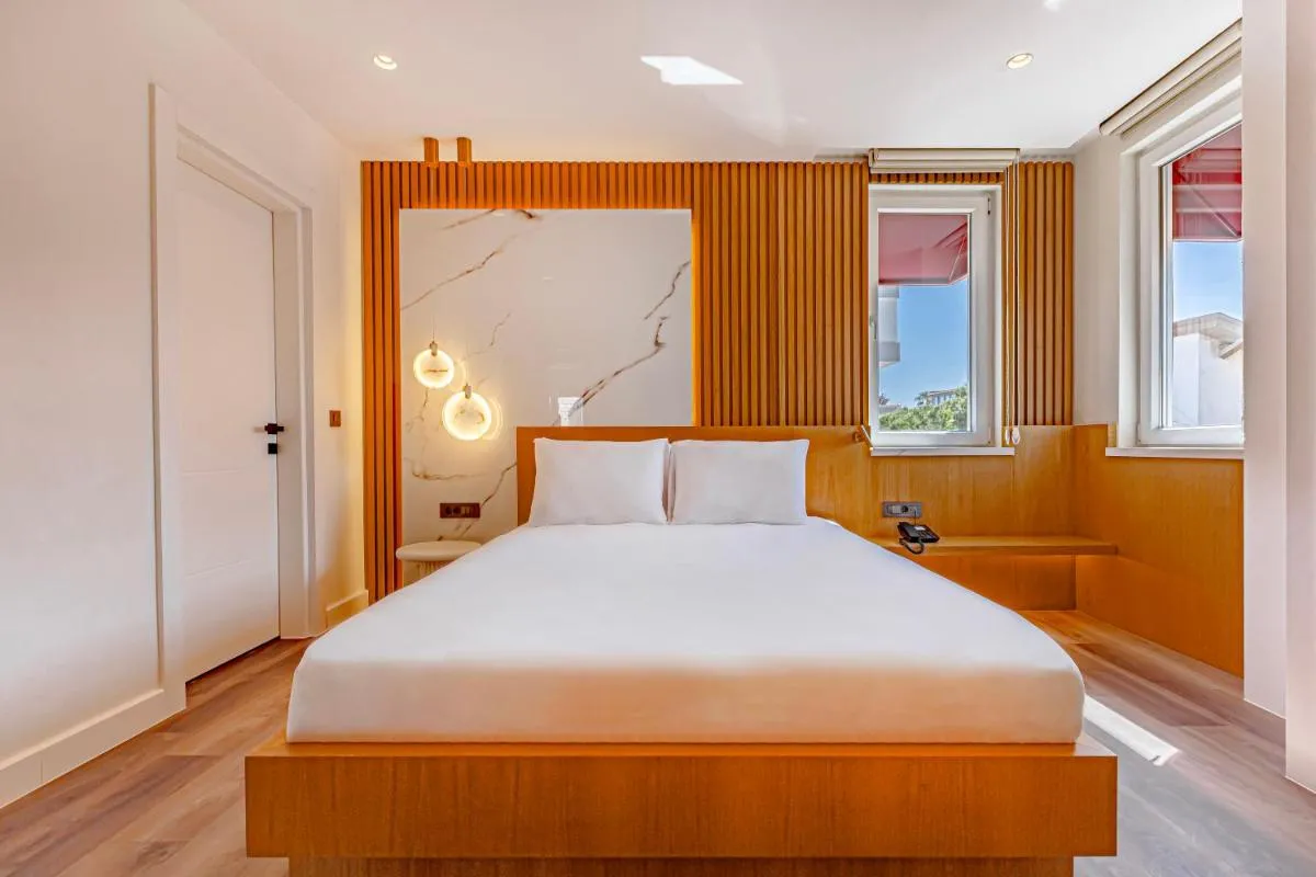 Image 2 of Dulcet Hotel