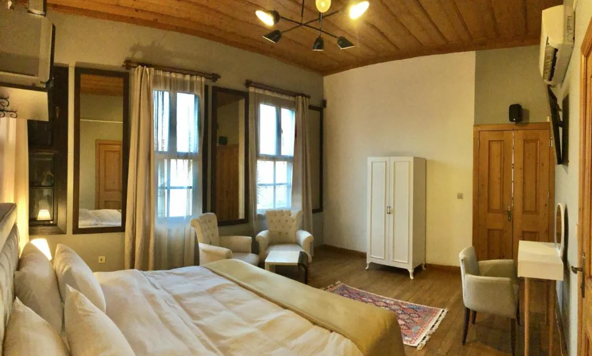 Image 2 of Grace Lounge Premium