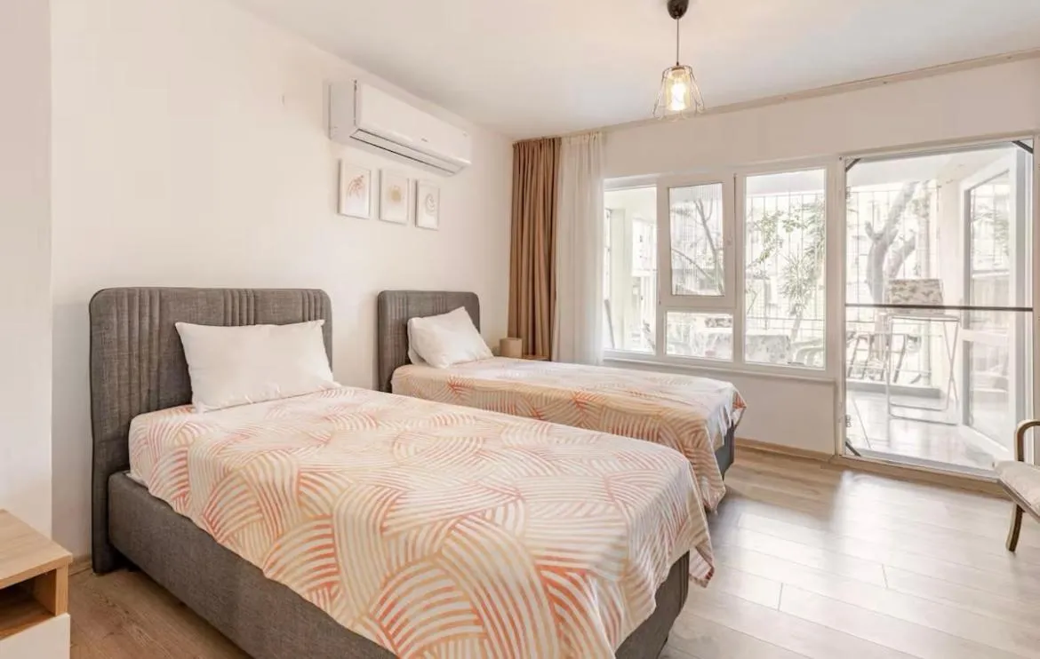 Image 1 of Güneş Villa Bahçe Katı