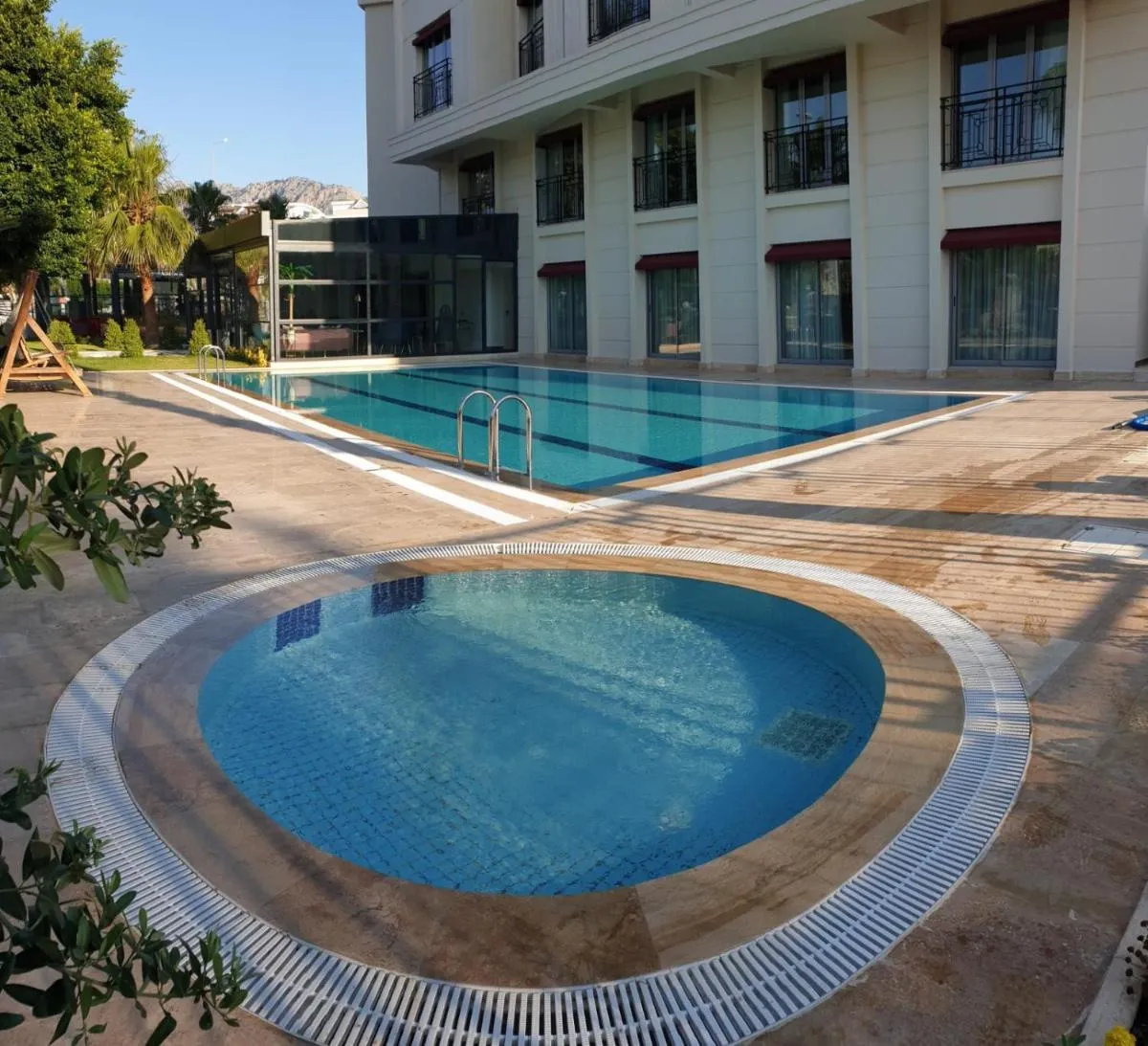 Image 6 of Leaf Port Hotel