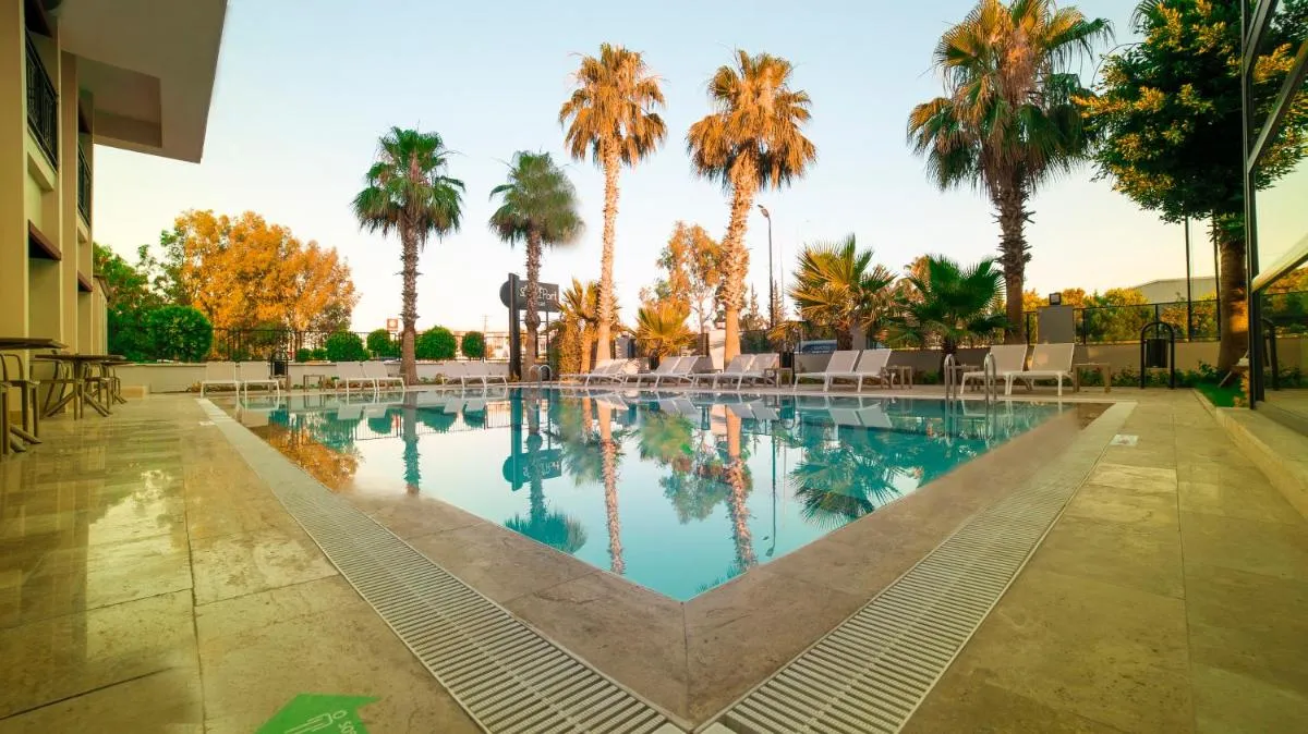 Image 5 of Leaf Port Hotel