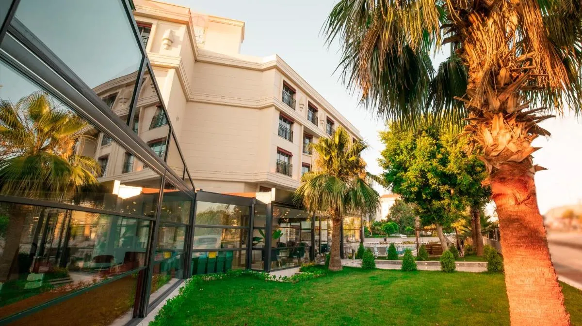 Image 3 of Leaf Port Hotel