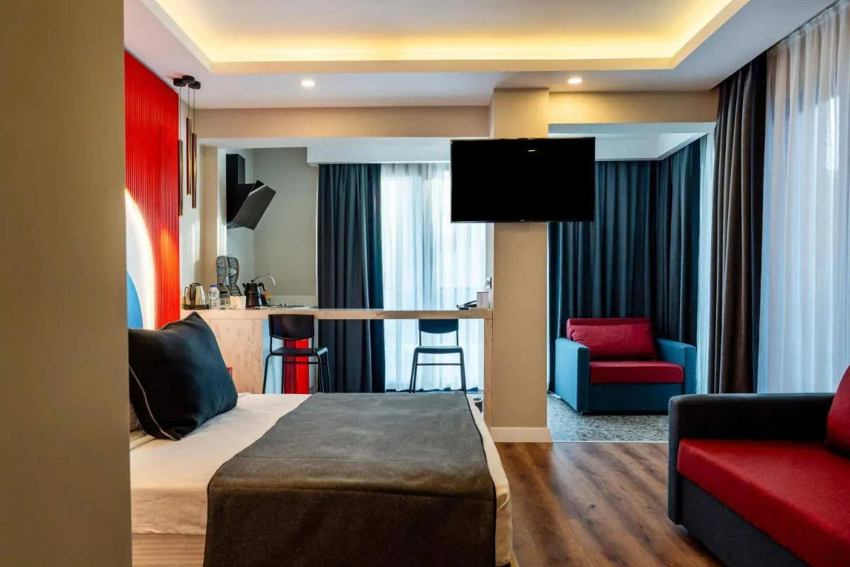 Image 4 of Lucky Monkey Midi Hotel