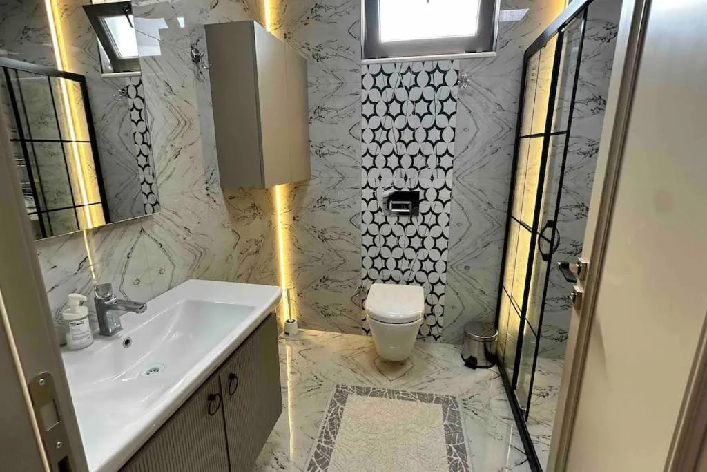 Image 2 of Modern Luxury Villa