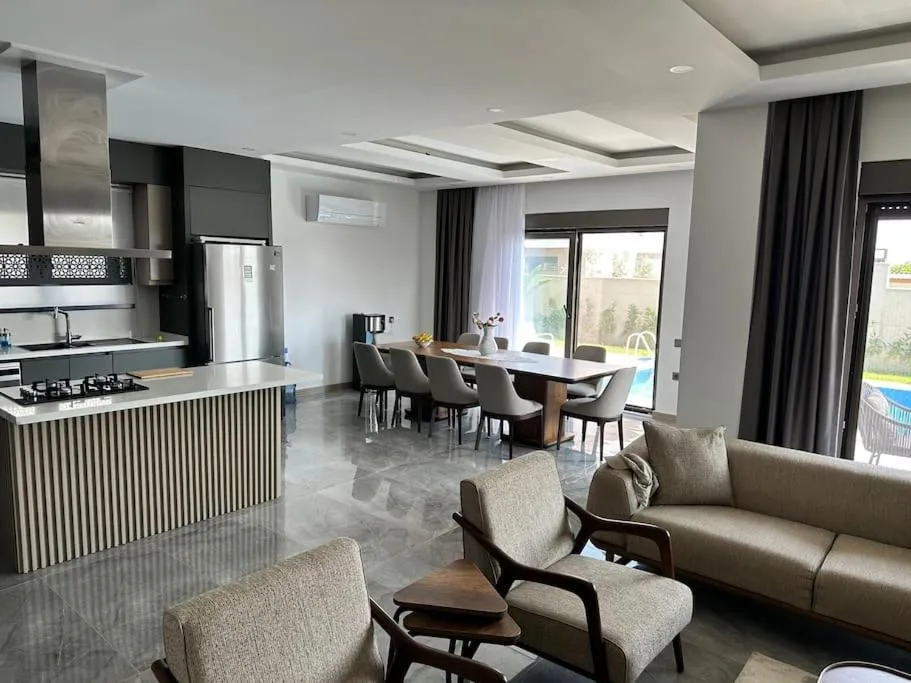 Image 4 of Modern Luxury Villa