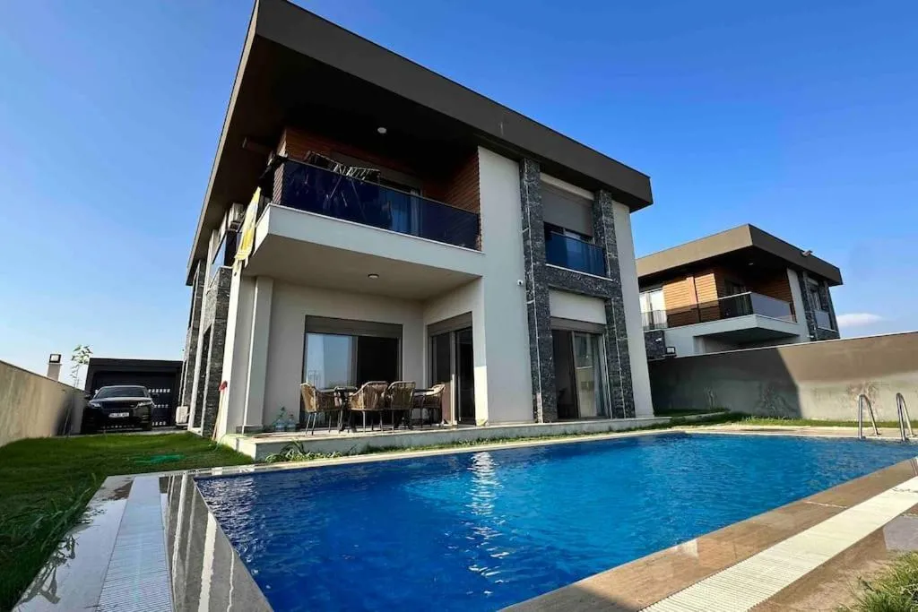 Image 3 of Modern Luxury Villa