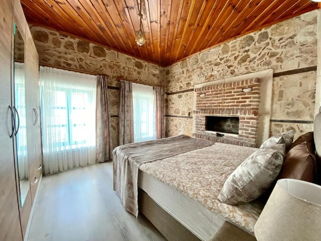 Image of Oldtown Family Fisher Suit With 3 Bedrooms
