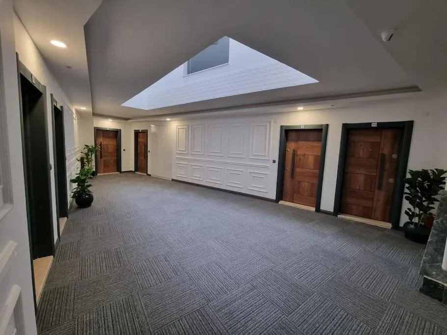 Image of Royal Homes 403
