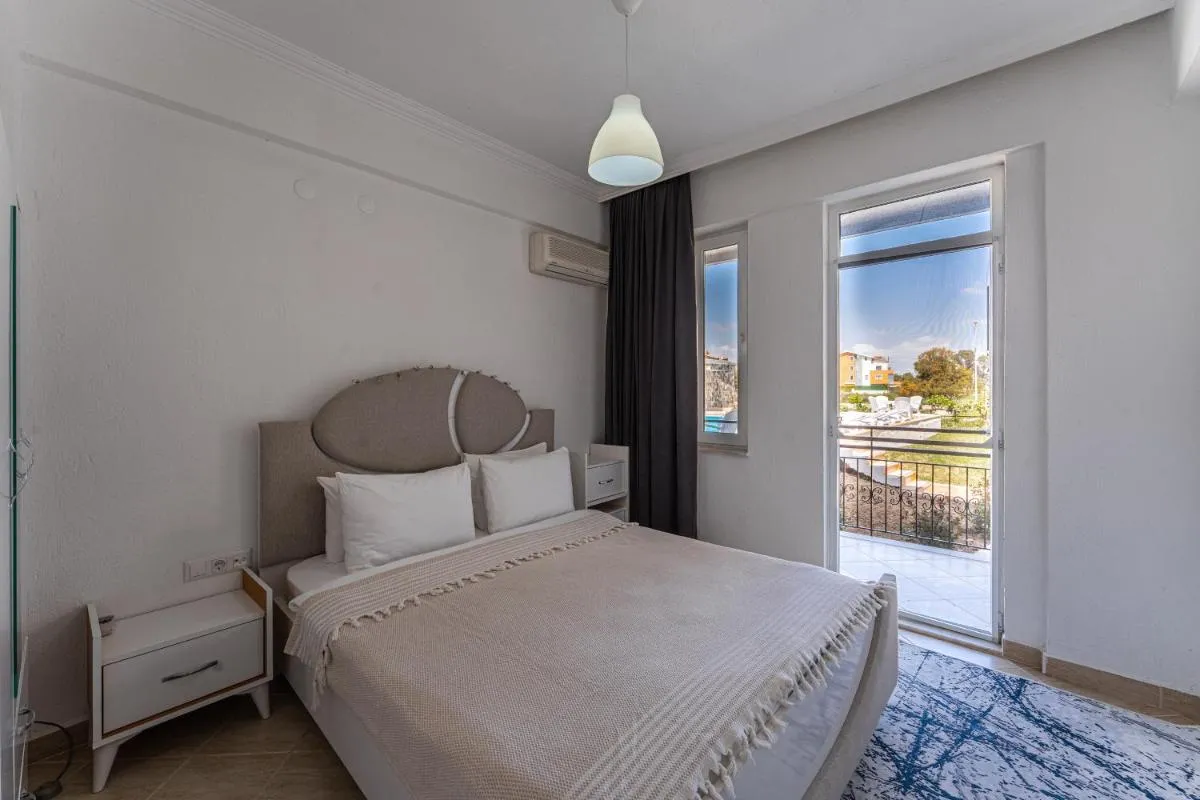 Image 1 of ASSOS APART BELEK