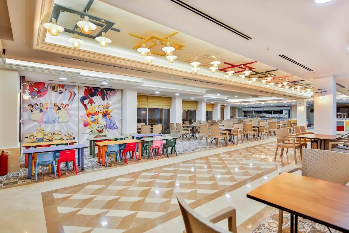 Image 4 of Crystal Club World of Colours