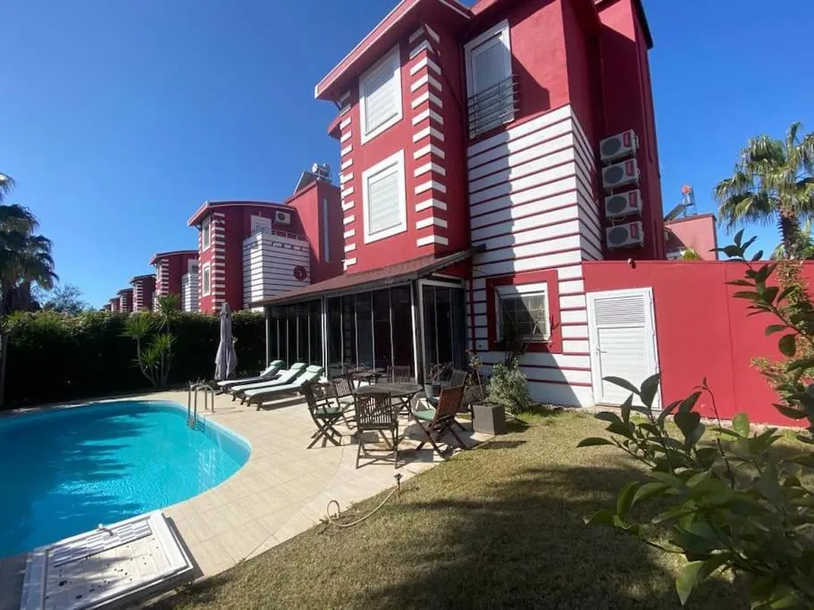 Image 3 of Müstakil, özel havuzlu, jakuzi ve saunalı villa