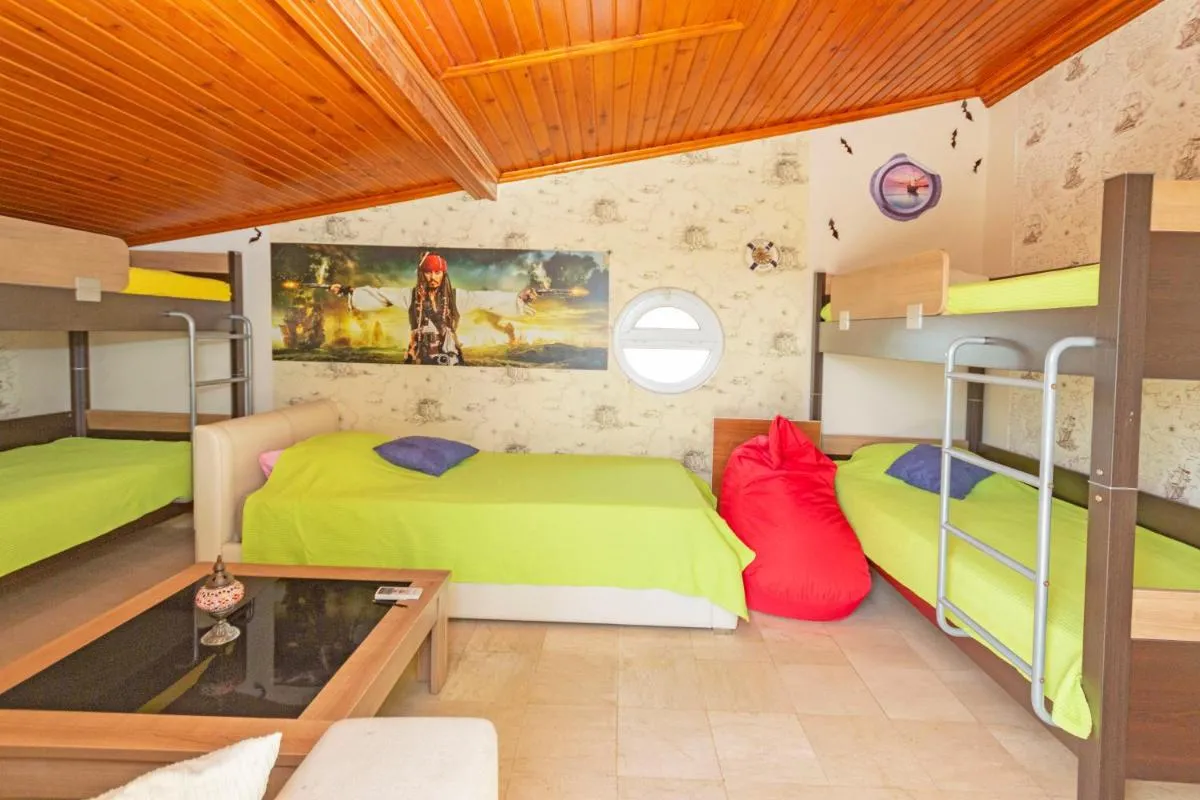 Image 1 of Paradise Town Villa Camilla