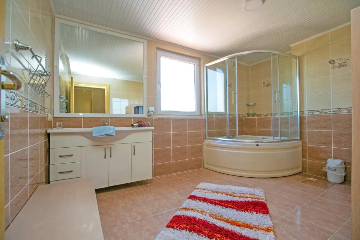 Image 2 of Paradise Town Villa Hazel