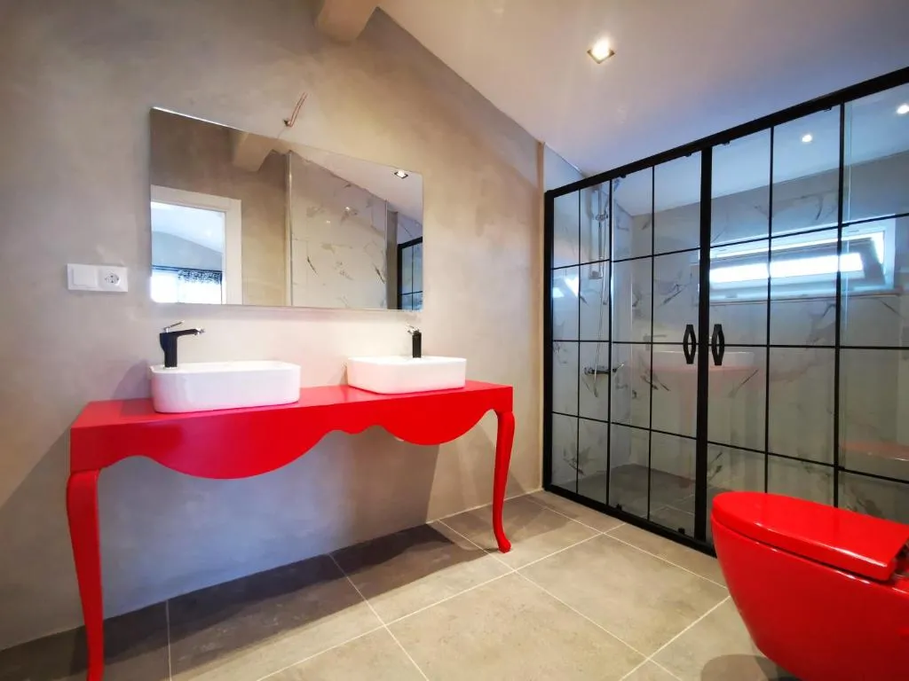 Image of Red F30 Kırmızı,Modern Tasarımlı Villa
