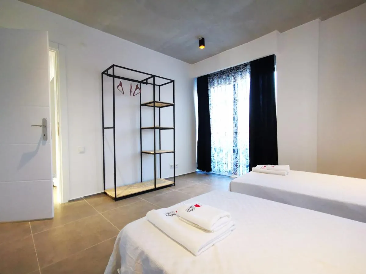 Image 1 of Red F30 Kırmızı,Modern Tasarımlı Villa