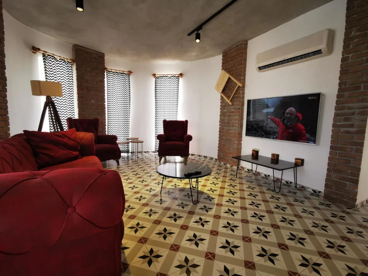 Image 5 of Red F30 Kırmızı,Modern Tasarımlı Villa